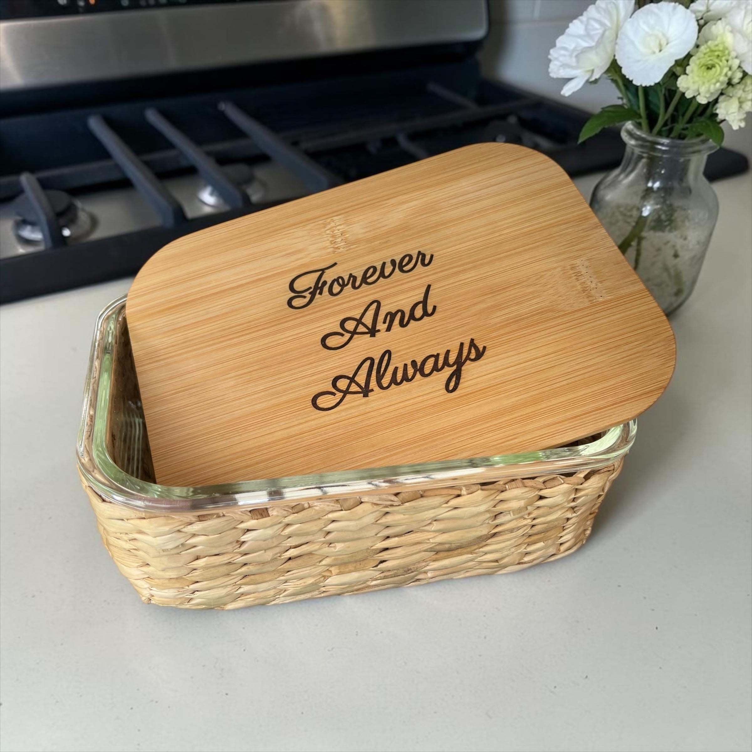 "Forever and Always" Glass Food Storage Container with Engraved Bamboo Lid & Wicker Basket – 51.4 oz (Copy)